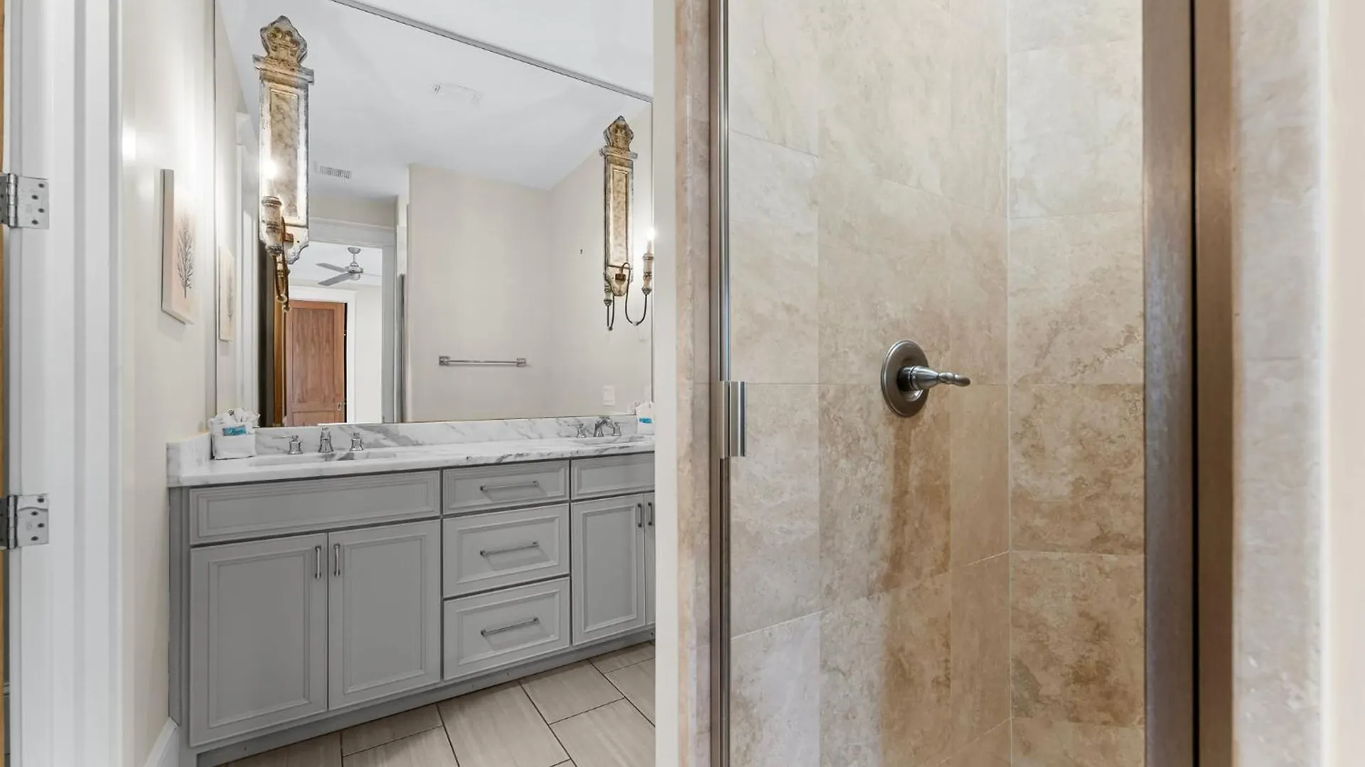 Holiday home Seastar Palazzo With Beach Views, Lake, And Pool Destin
