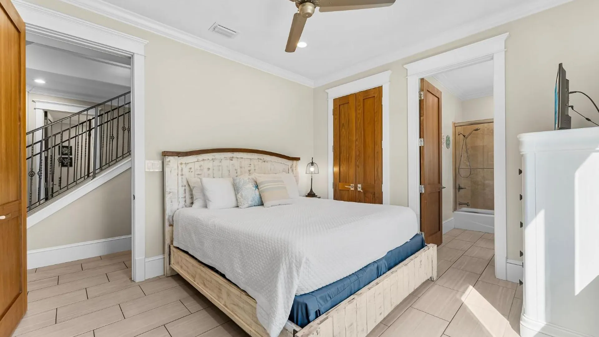 Seastar Palazzo With Beach Views, Lake, And Pool Destin Holiday home